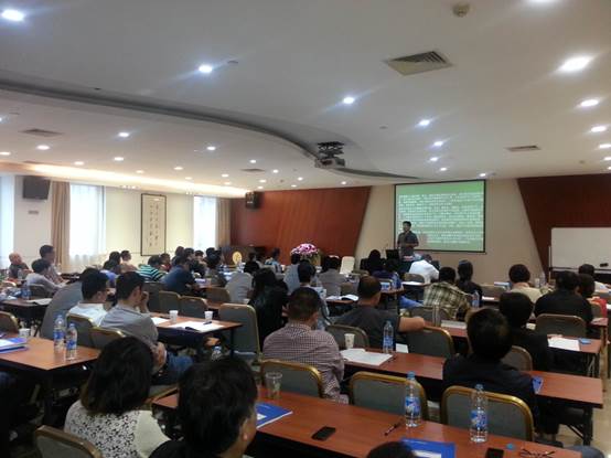 说明: 时寒冰老师授课.jpg