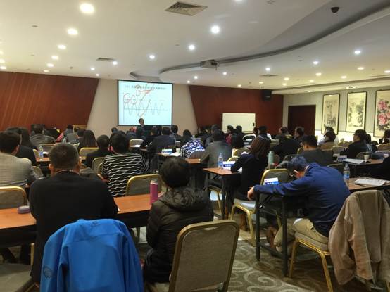 华民老师授课.jpg