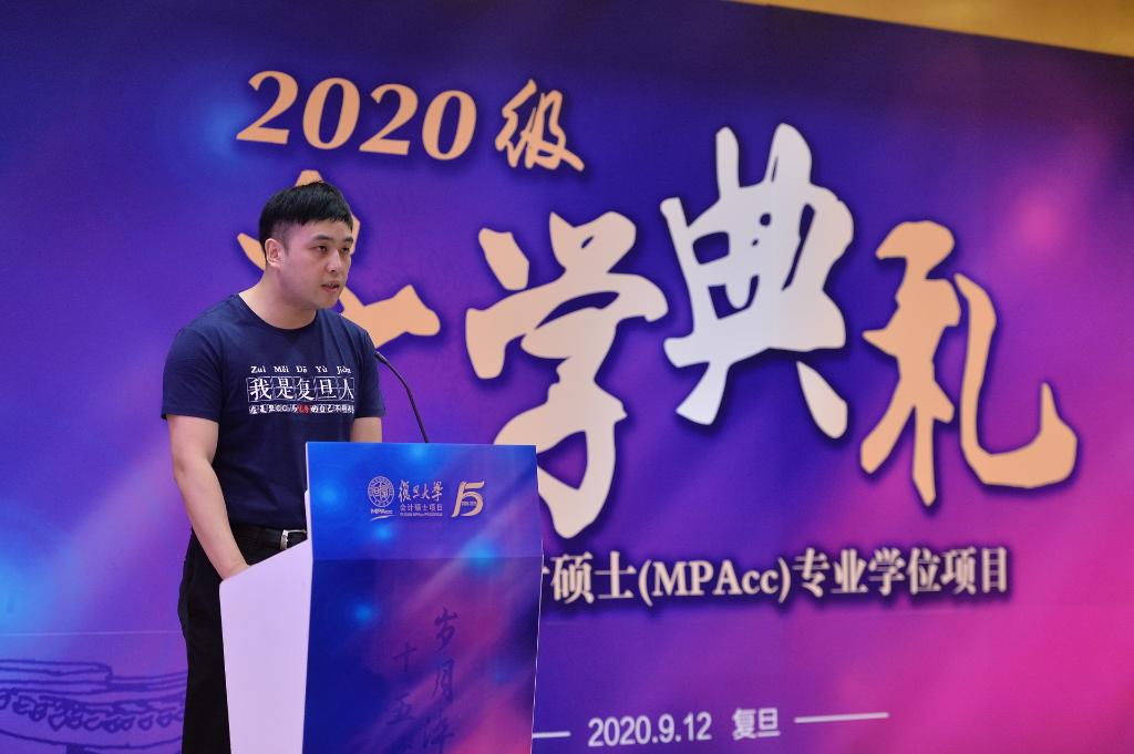 黄凯-2020级2班长