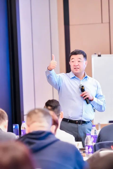 华民,孔爱国,刘杰三位教授在课程中,聚焦商道与人文